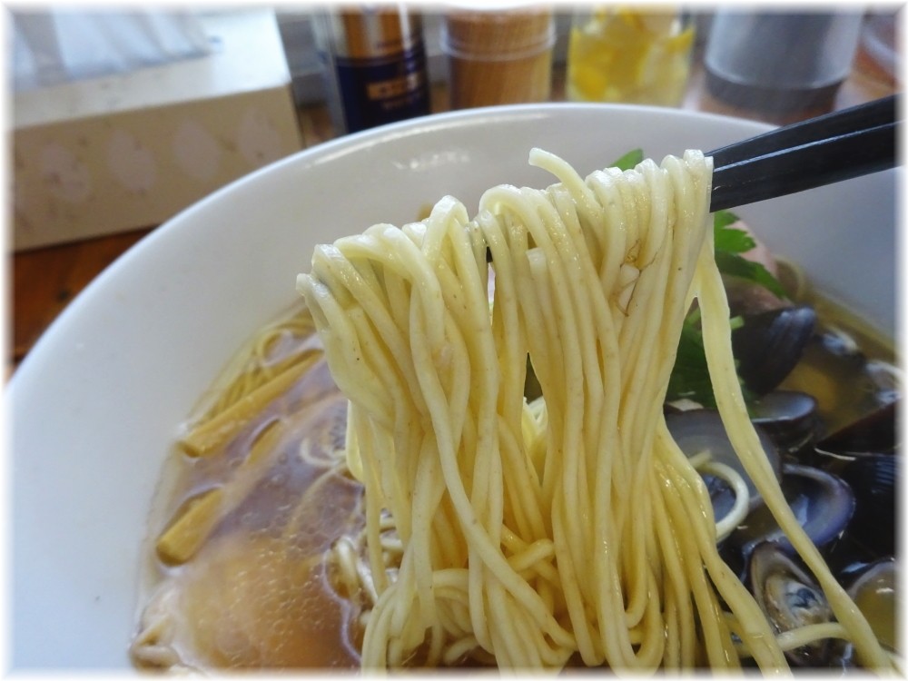 中華そばよしかわ しじみそばの麺