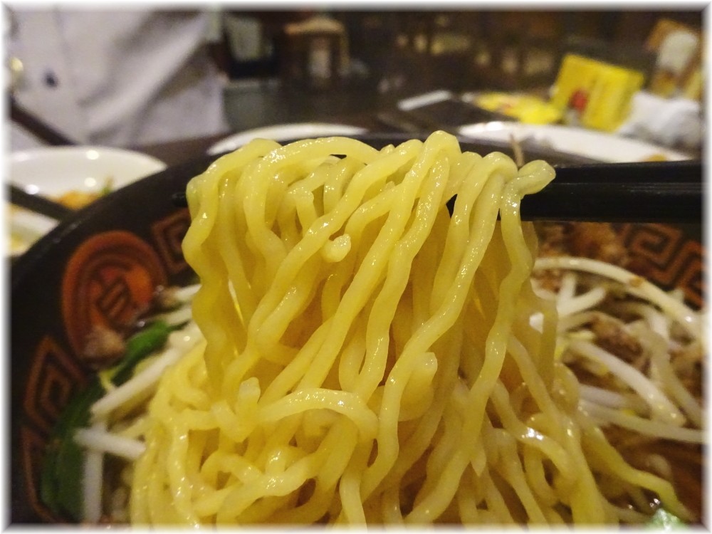 瑩瑩 台湾ラーメンの麺