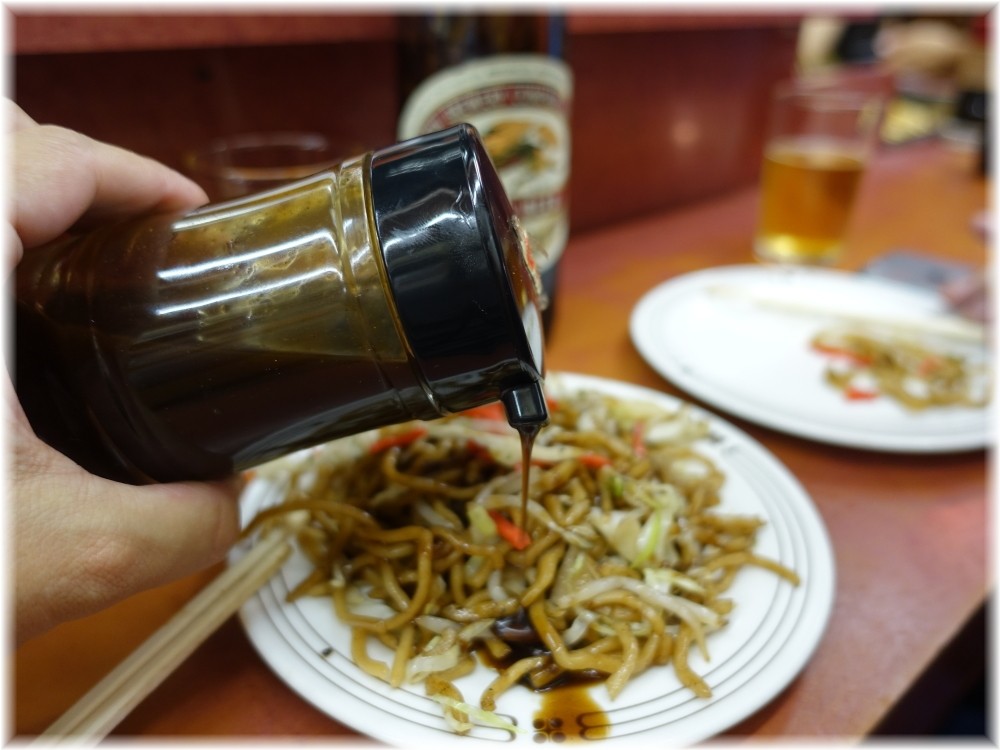 若月4 焼きそばにソース