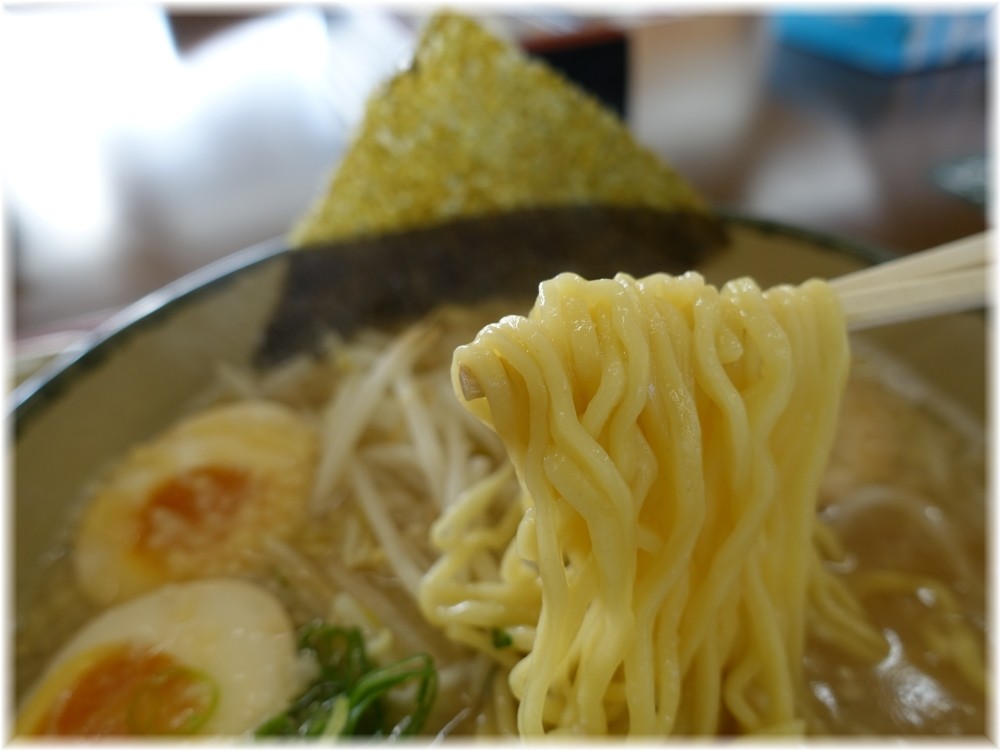 S店 にんたまラーメンの麺