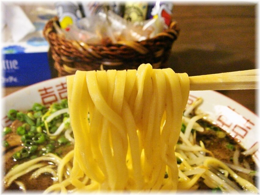 水田商店 ラーメンの麺