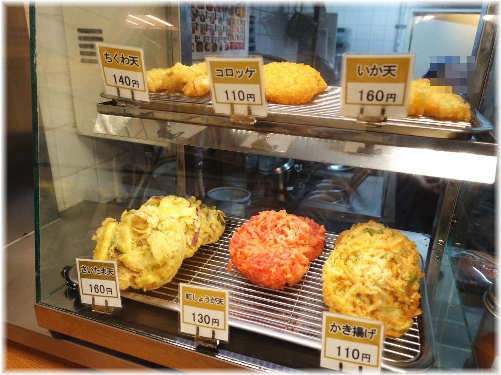 駅そば(大宮駅) ショーケースの天ぷら