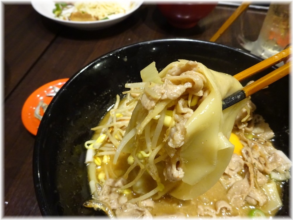 魚露温麺凪 肉玉魚露温麺の麺等