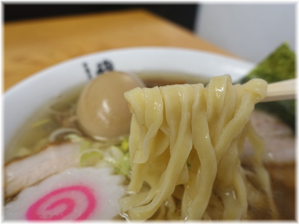 中華そば馥2 肉そば味玉トッピングの麺
