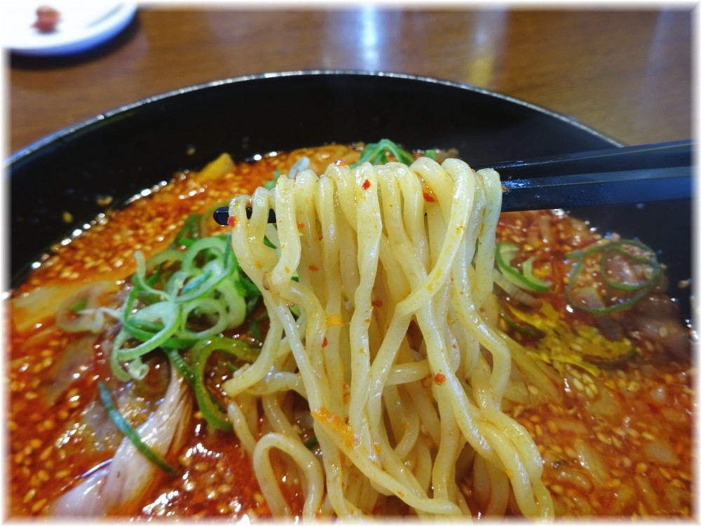 来来亭鴻巣店 赤味噌ラーメンの麺