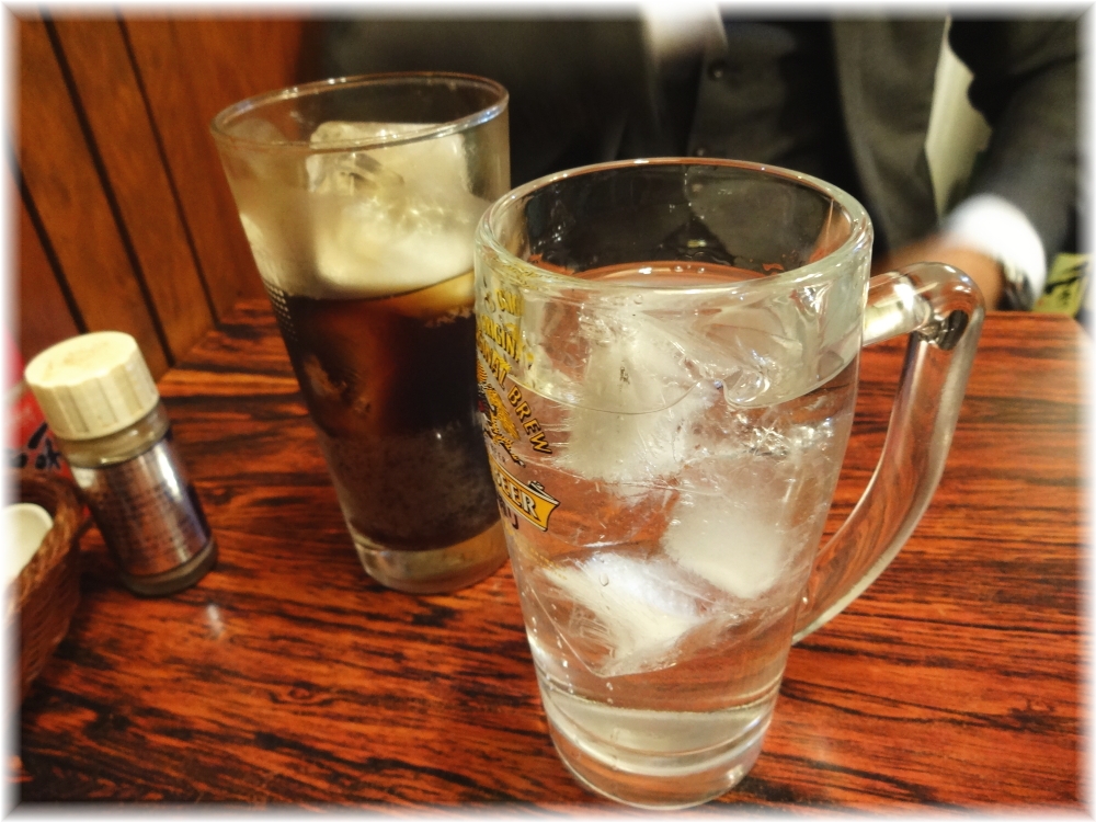 焼酎屋ぴーちゃん ジョッキで黒霧ロックw
