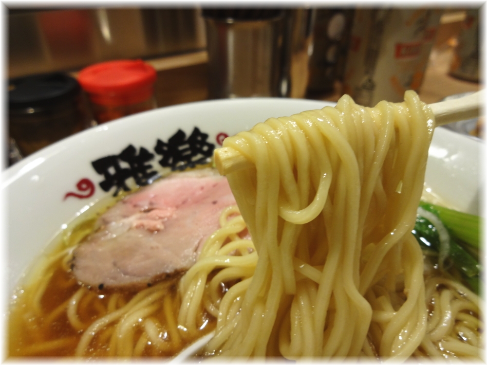 雅楽 生揚げ醤油らーめんの麺