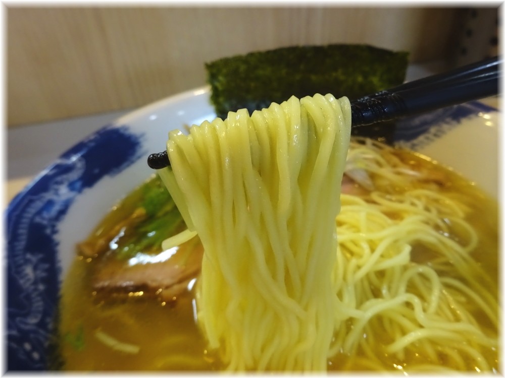 扇(SEN) 塩らーめんの麺