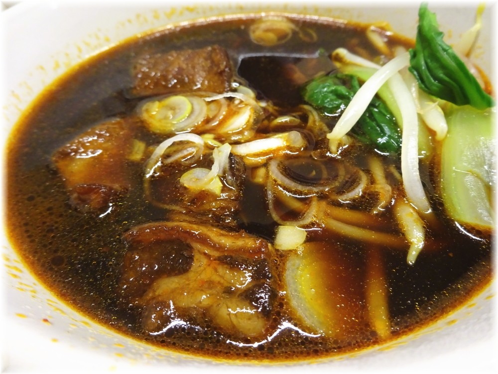 食為天 牛肉麺のスープ