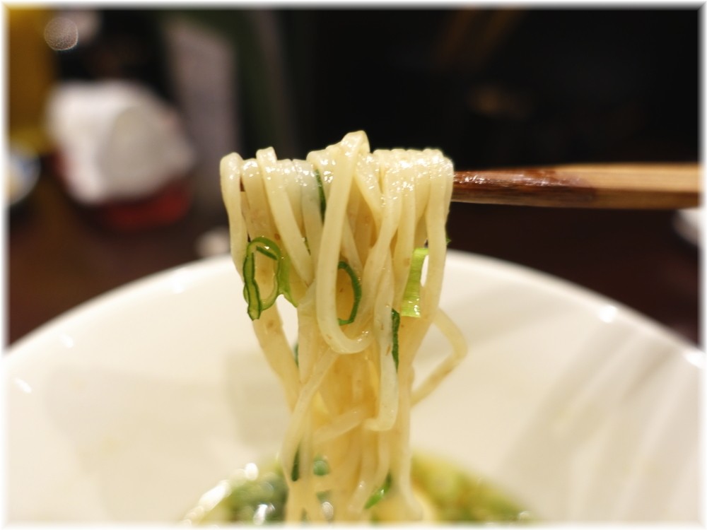 鳥田中2 かつおのネギラーメンの麺