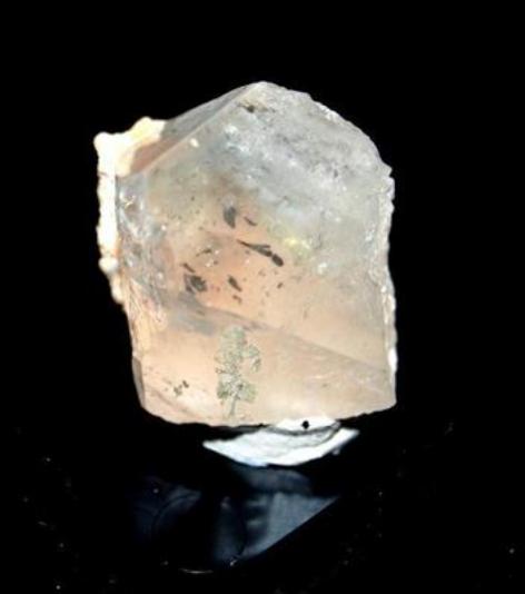 滋賀県田上山の珍しいトパーズ「琥珀色と水色のハイブリッド」なのに