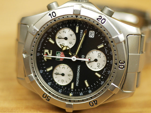 タグホイヤー・プロフェッショナル110クロノグラフ夜光塗料剥がれ