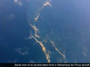 Malaysia_Airlines_oil_slick_AFP_360