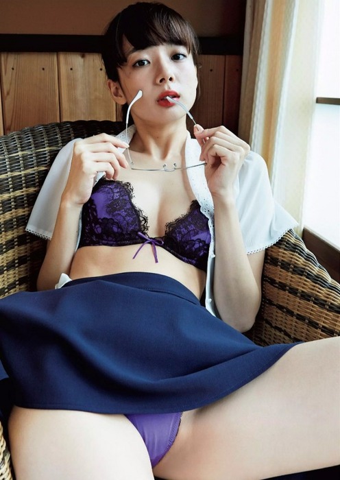 岡田紗佳の紫パンチラがエロい画像