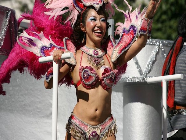サンバカーニバルでダンサーの着ている衣装がエロい画像30枚