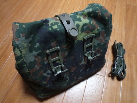ガスマスクバッグ裏側