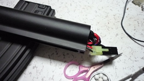 HK416 バッテリーをストックにイン