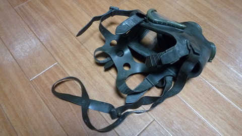 M65ガスマスク後ろから