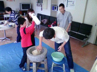 120204餅つき大会 010