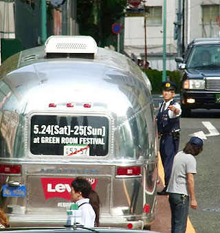 銀の車
