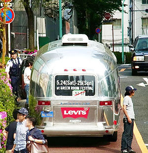 銀の車