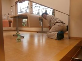 床掃除、振り向きスマイル☆