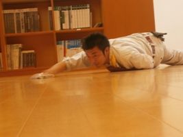 雑巾がけもマジメに!!