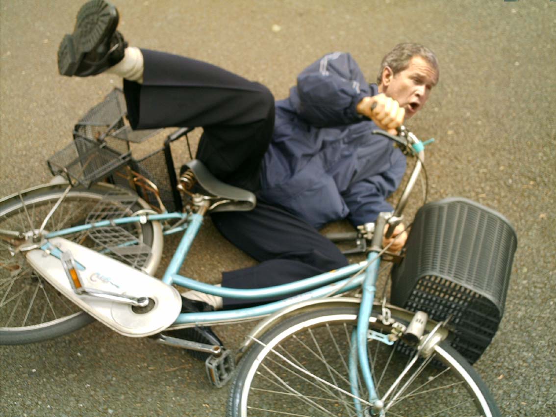 埼玉】転倒した自転車に衝突 ...