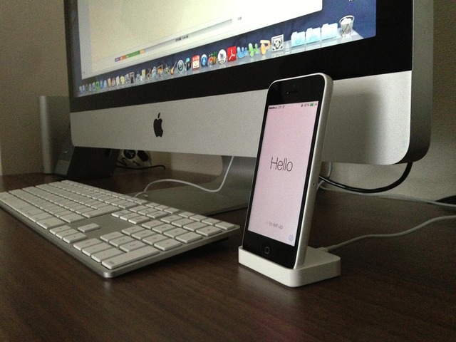 iPhone 5c ホワイトとiMac