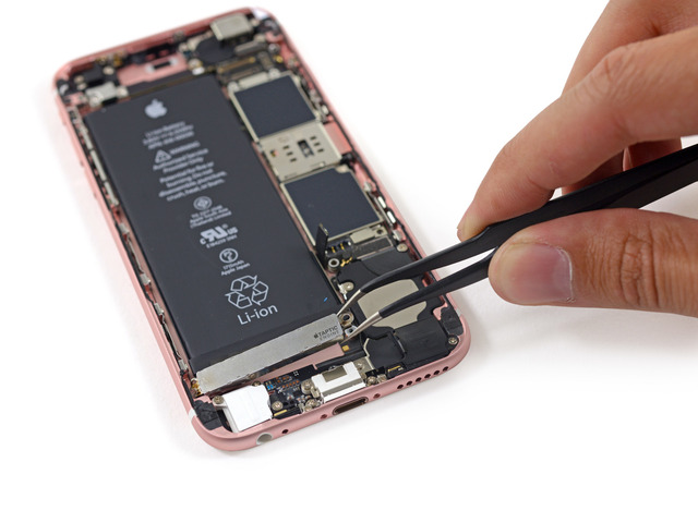 iPhone6s-TapticEngine-and-Battery