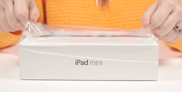 iPad-mini-Retinaの箱にかかっているビニール