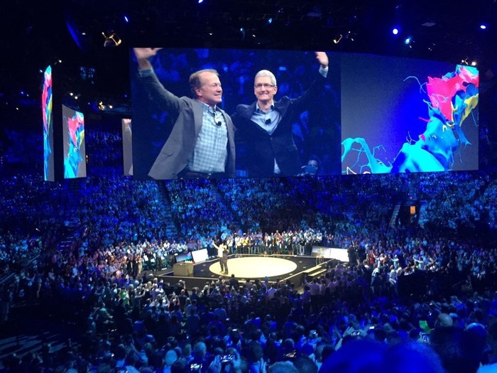 Apple-Tim-Cook-Cisco-John-Chambers-Hero