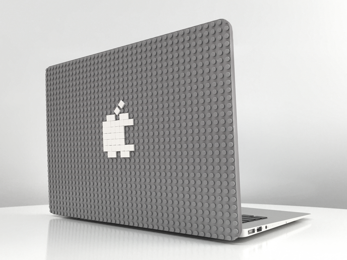 11, 13, 15インチのMacBook Air/Pro(2013年製以降）に対応した LEGO非公式のブロック型カバーケース「Brik Case」がKickstarterに登場。