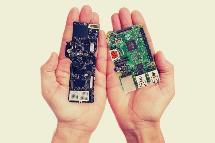 New-MacBook-and-RaspberryPi-LogicBoard-Size