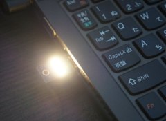 超小型&超極薄 USB接続 LEDライト コンパクトキーホルダーサイズ (ホワイト(昼白色))