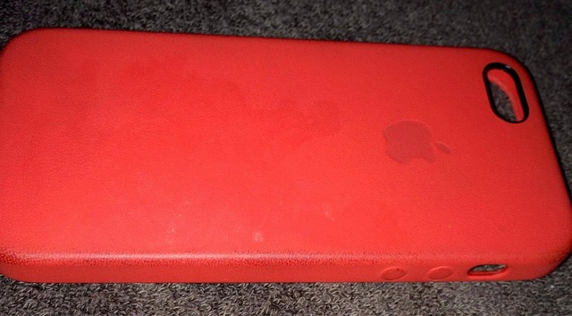 iPhone 5s 純正ケース レッドの汚れ