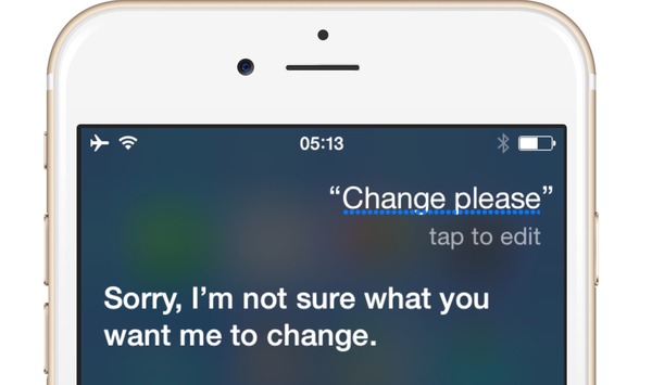 ホワイトハウスの真面目な記者会見中に「Siri」が誤作動するハプニングが起こり、笑いを取る。