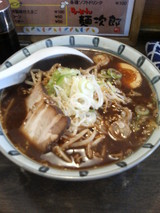 麺次郎-黒味噌とんこつ(こってり):細麺