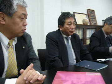 クリンチングファスナー