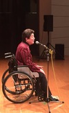 木田さん尾花沢で唄う