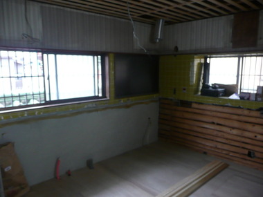 キッチン施工中