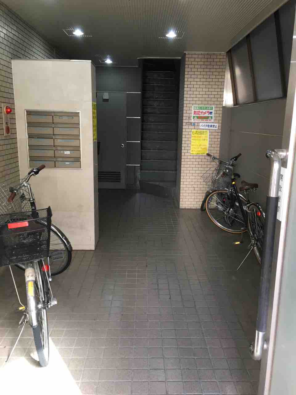 サドルにマンコ密着 エロ画像