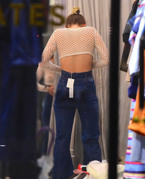 Miley Cyrus Shopping in Soho on February 29002