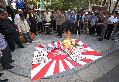 韓国日本大使館前デモ