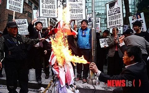 韓国日本大使館前反日デモ３