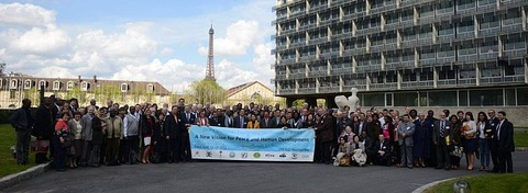 Unification_Church_members_at_Unesco_Headquarters