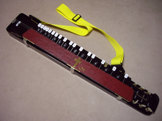 希少 美品 三創楽器【ショルダーハープ（肩かけ大正琴） パールレッド