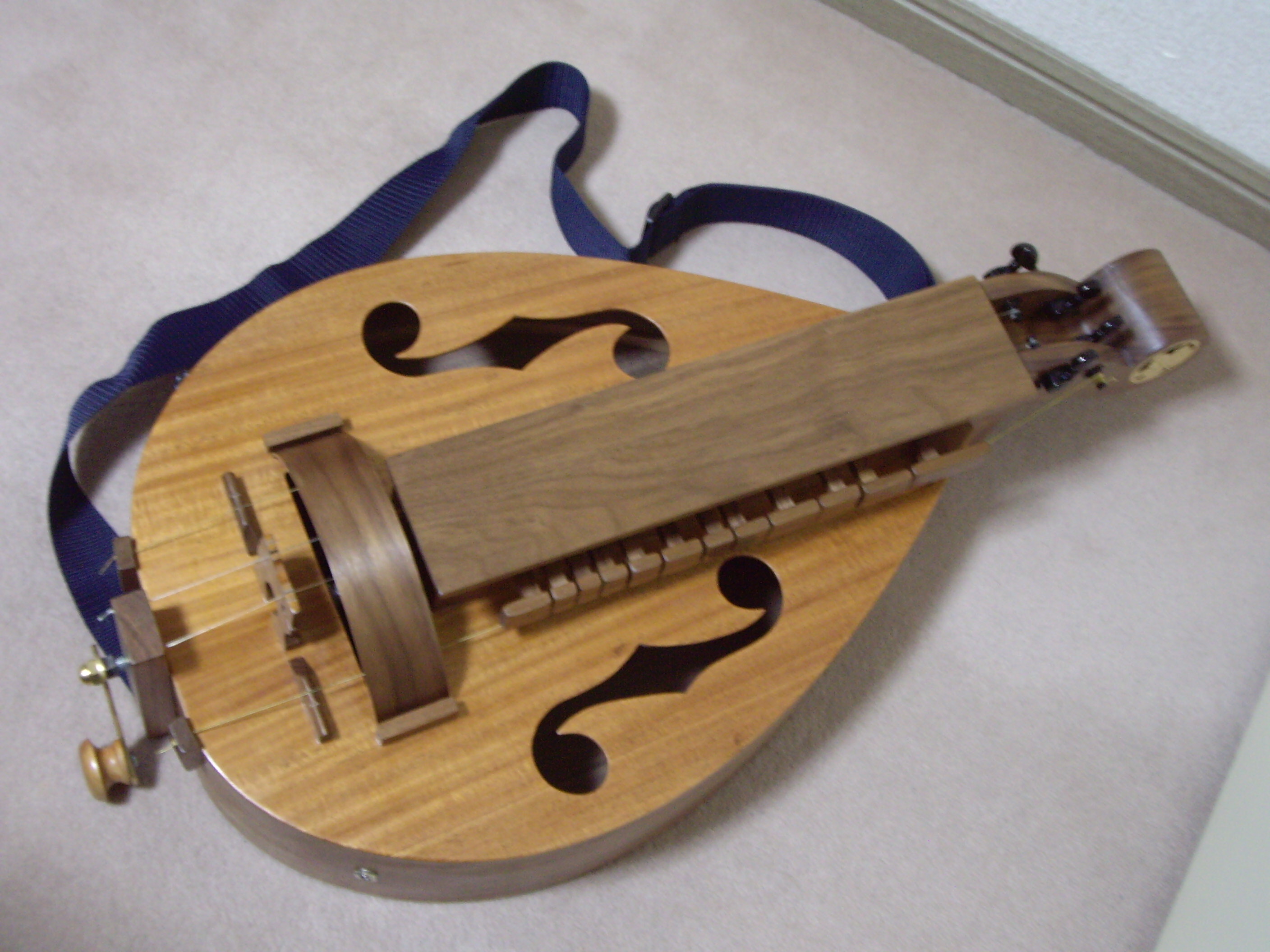 ハーディ・ガーディ hurdy gurdy ヨーロッパ 手作り古楽器 民族楽器