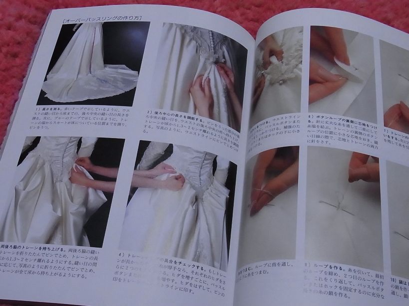 説明は全てカラー写真。 ドレスの基本が満載です。 ドレスの形、生地・レースの種類、ボーンの縫い付け方、装飾、ヘッドアクセの作り方etc すごいためになる。