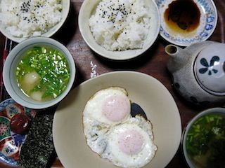 目玉焼きと味噌汁